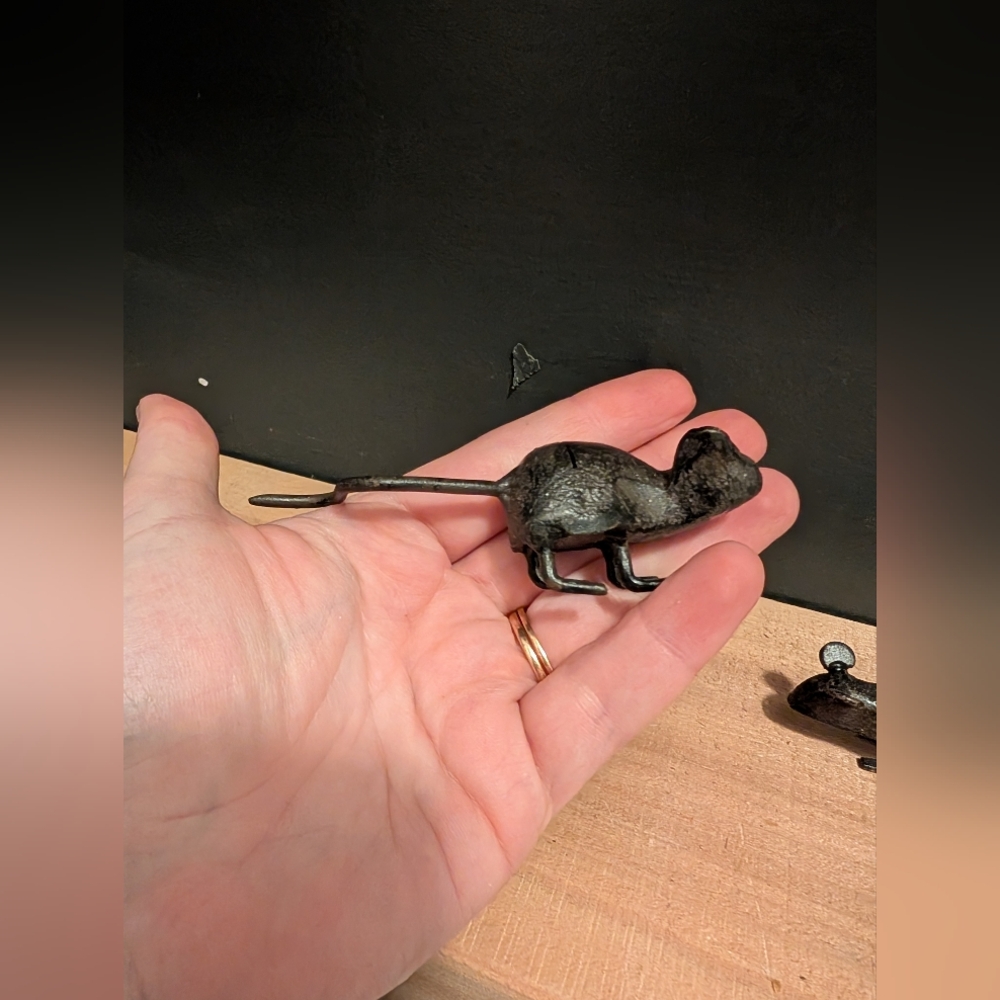 Cast Iron Mice Card Holders - Picture 2 of 6